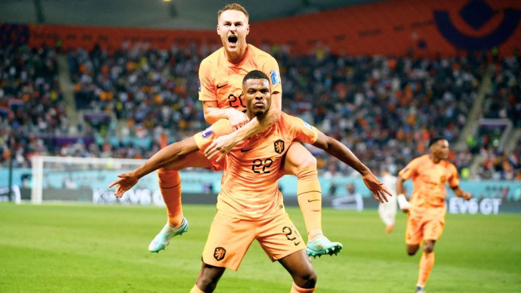 من فقدان الثقة إلى قمة التألق.. كيف أنقذ الطب النفسي نجم هولندا في كأس العالم؟