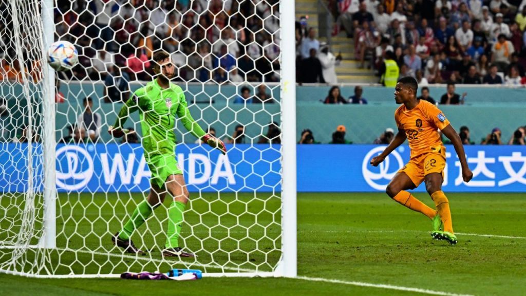 من فقدان الثقة إلى قمة التألق.. كيف أنقذ الطب النفسي نجم هولندا في كأس العالم؟