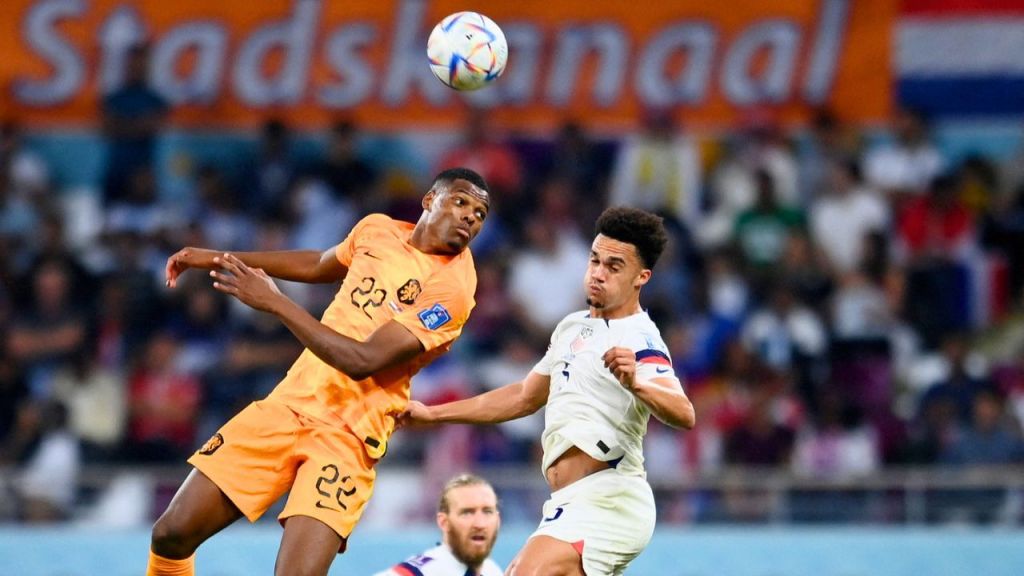 من فقدان الثقة إلى قمة التألق.. كيف أنقذ الطب النفسي نجم هولندا في كأس العالم؟