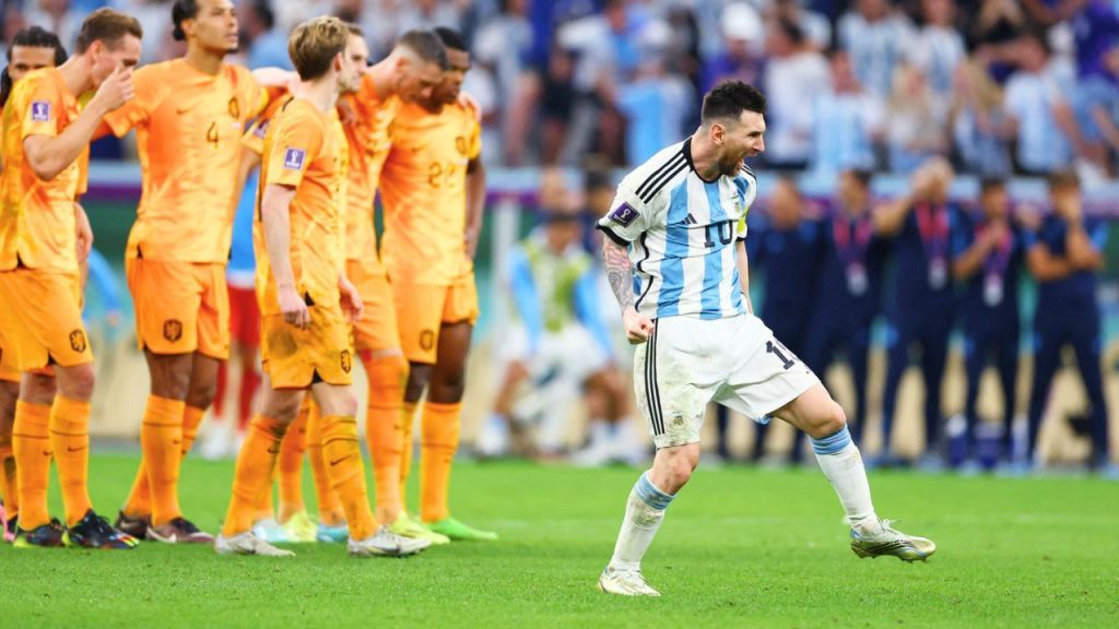 إلى ماذا تنظر أيها الأحمق؟.. كواليس مشادة ميسي مع فان خال في ربع نهائي كأس العالم 2022 3 إلى ماذا تنظر أيها الأحمق؟.. كواليس مشادة ميسي مع فان خال