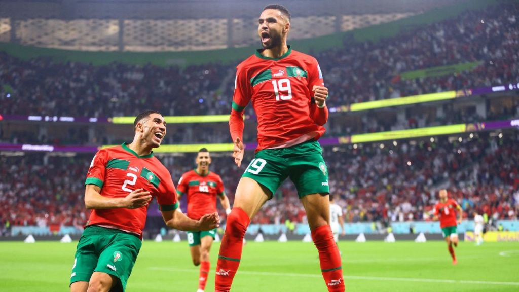 هدف يوسف النصيري في شباك البرتغال يعزز آمال المغرب في بلوغ نصف نهائي كأس العالم 1 شاهد بالصور استعداد الجمهور المغربي للمباراة