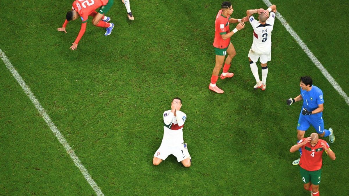 بالبكاء.. كريستيانو رونالدو يودّع كأس العالم على يد المغرب 2 بالبكاء.. كريستيانو رونالدو يودّع كأس العالم على يد المغرب