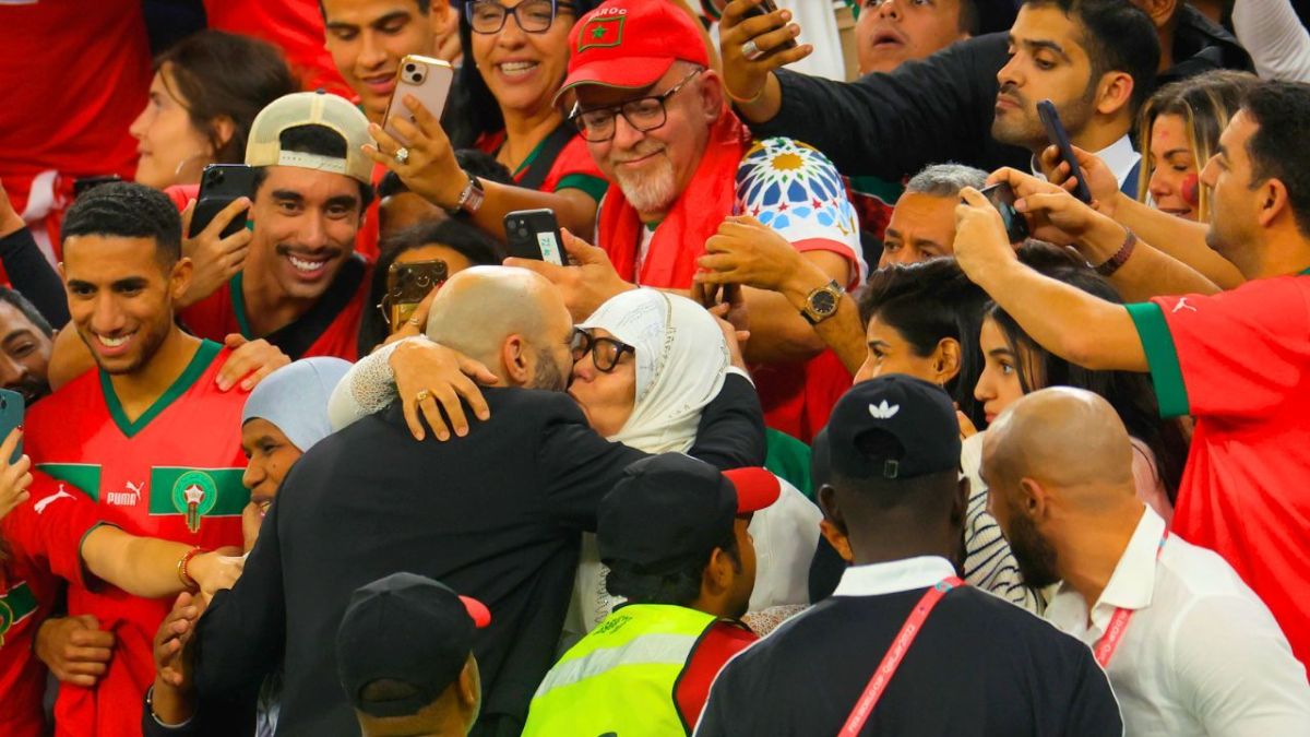 أهالي اللاعبين يشاركون أسود الأطلس فرحتهم بالتأهل لنصف نهائي كأس العالم