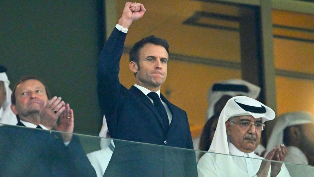 جماهير الأرجنتين وفرنسا يشعلون المدارج خلال المواجهة الحاسمة