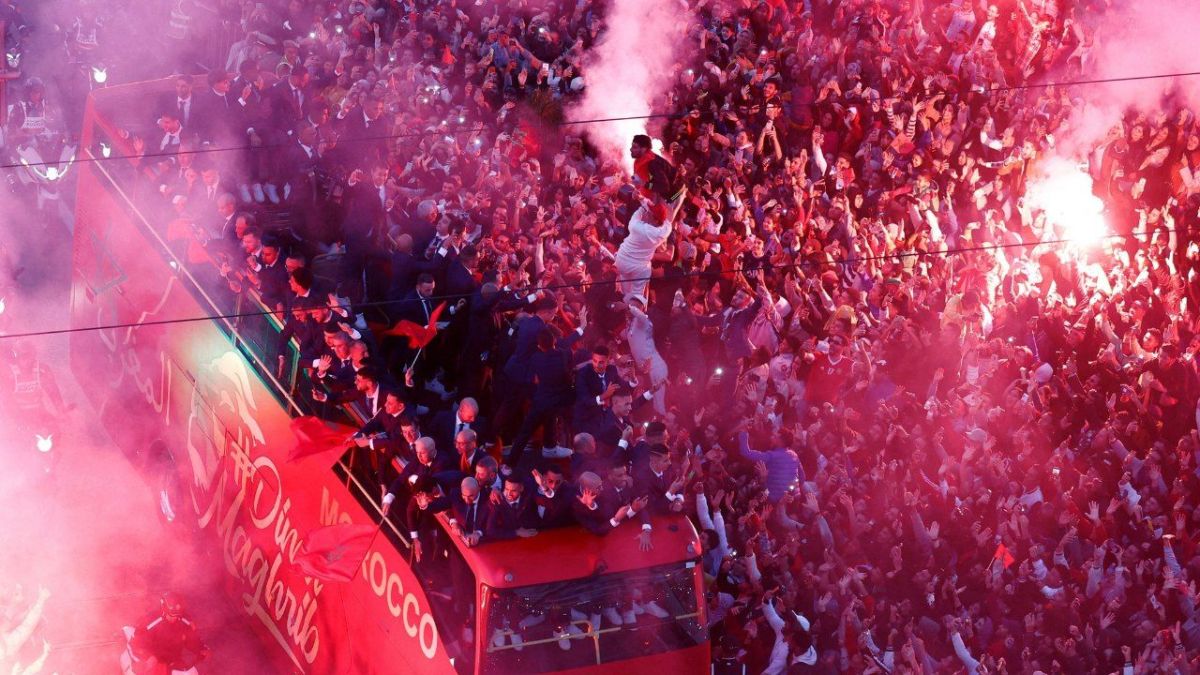 بالصور.. استقبال أسطوري لمنتخب المغرب بعد إنجازه في كأس العالم 5 بالصور.. استقبال أسطوري لمنتخب المغرب بعد إنجازه في كأس العالم