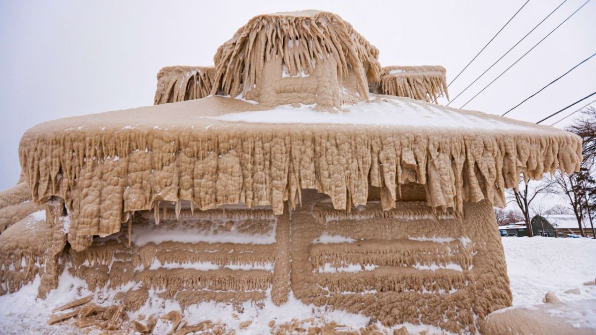 عاصفة القرن