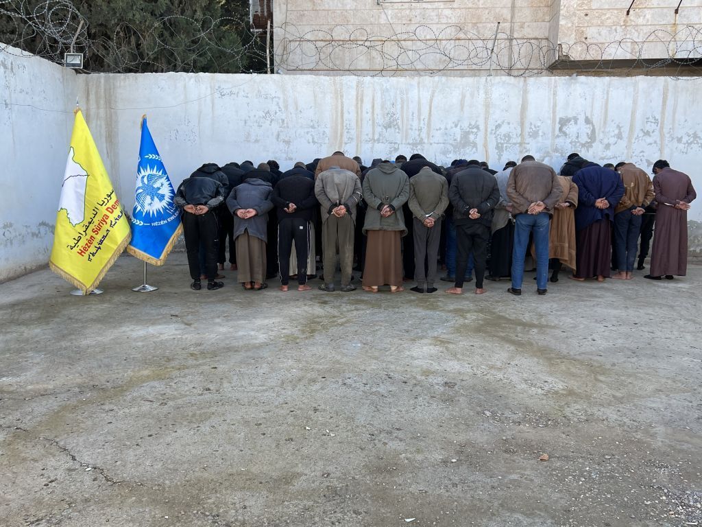 صاعقة الجزيرة.. اعتقال 60 إرهابياً من داعش شمال شرق سوريا