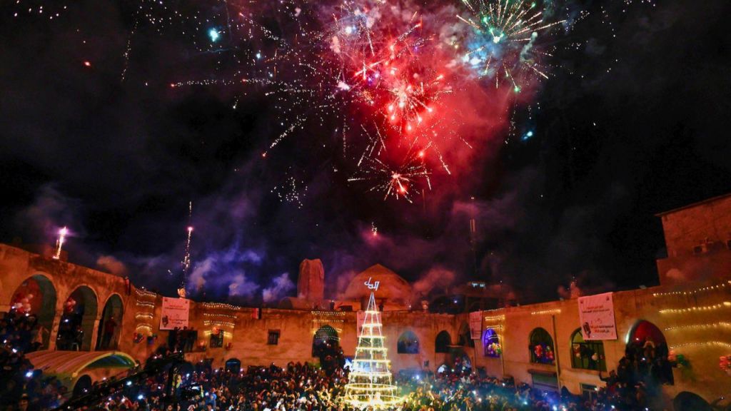 وسط أجواء رائعة.. كيف استقبلت الدول العربية عام 2023؟ 2 وسط أجواء رائعة.. كيف استقبلت الدول العربية عام 2023؟