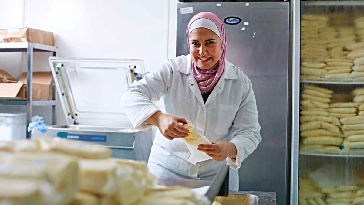 "النقاش" يستعرض قصص نجاح سوريات ببلاد اللجوء 2 النقاش