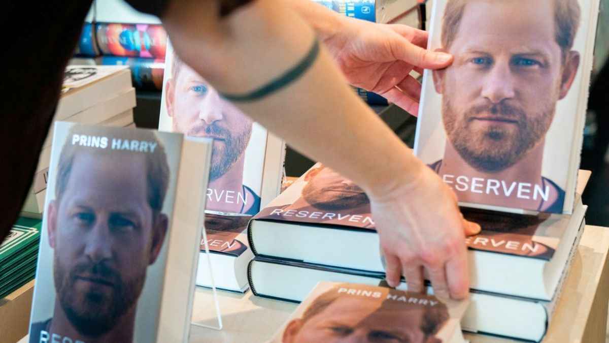 الأمير هاري يطرح مذكراته المثيرة للجدل في أسواق المملكة المتحدة