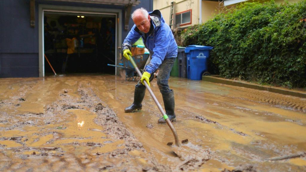 بعد مقتل 19 شخصًا بسبب الفيضانات.. إعلان كاليفورنيا "منطقة كارثية" 4 بعد مقتل 19 شخصًا بسبب الفيضانات.. إعلان كاليفورنيا "منطقة كارثية"