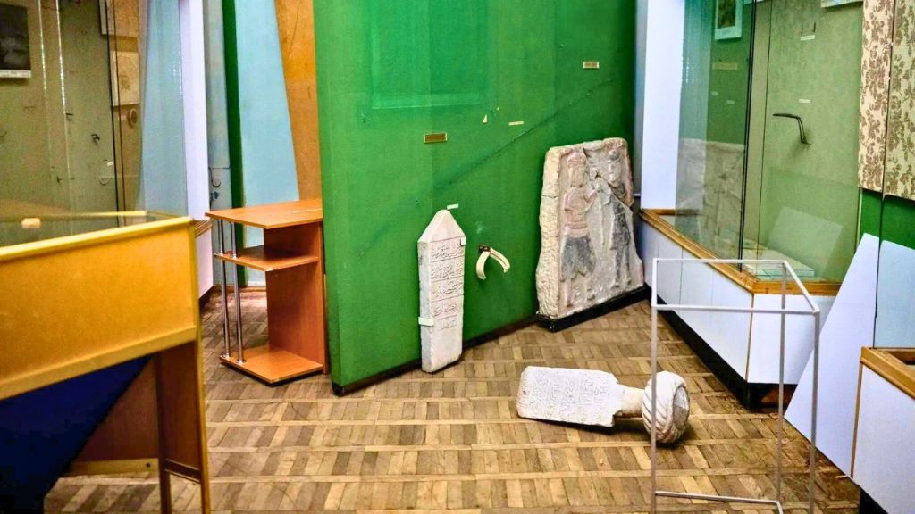 بالصور.. مقتنيات ولوحات فنية شرقتها روسيا من متاحف أوكرانية