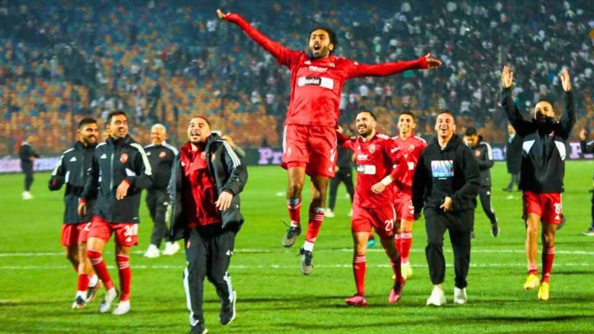 الأهلي يبتعد بصدارة الدوري المصري بعد "ثلاثية" الزمالك