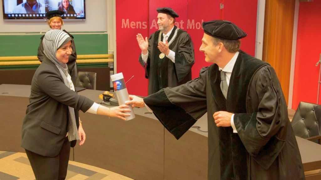 حكاية إلهام فضالي عالمة الفيزياء المصرية من الإحباط والمعاناة إلى العالمية (2)