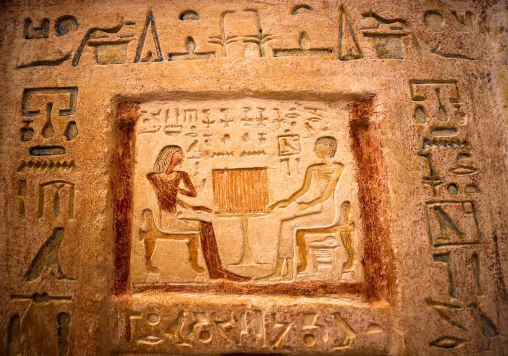 كشف أثري في سقارة عمره 4500 سنة.. مصر تكشف عن مقابر فرعونية ومومياء