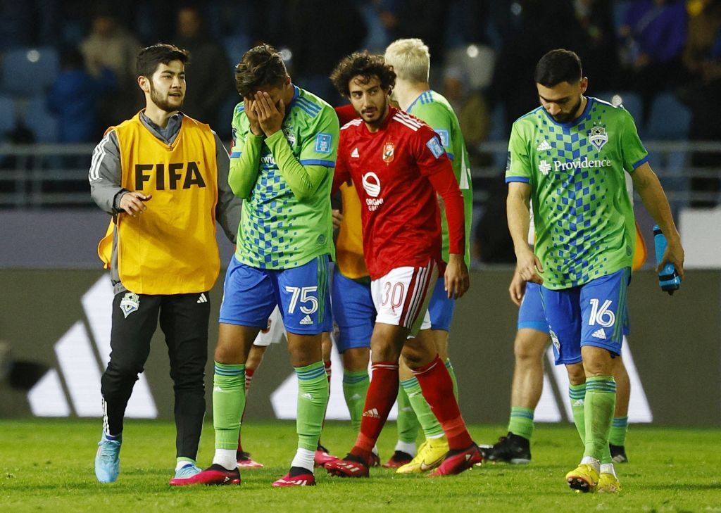 لمواجهة ريال مدريد.. الأهلي يتأهل إلى نصف نهائي مونديال الأندية 2 لمواجهة ريال مدريد.. الأهلي يتأهل إلى نصف نهائي مونديال الأندية