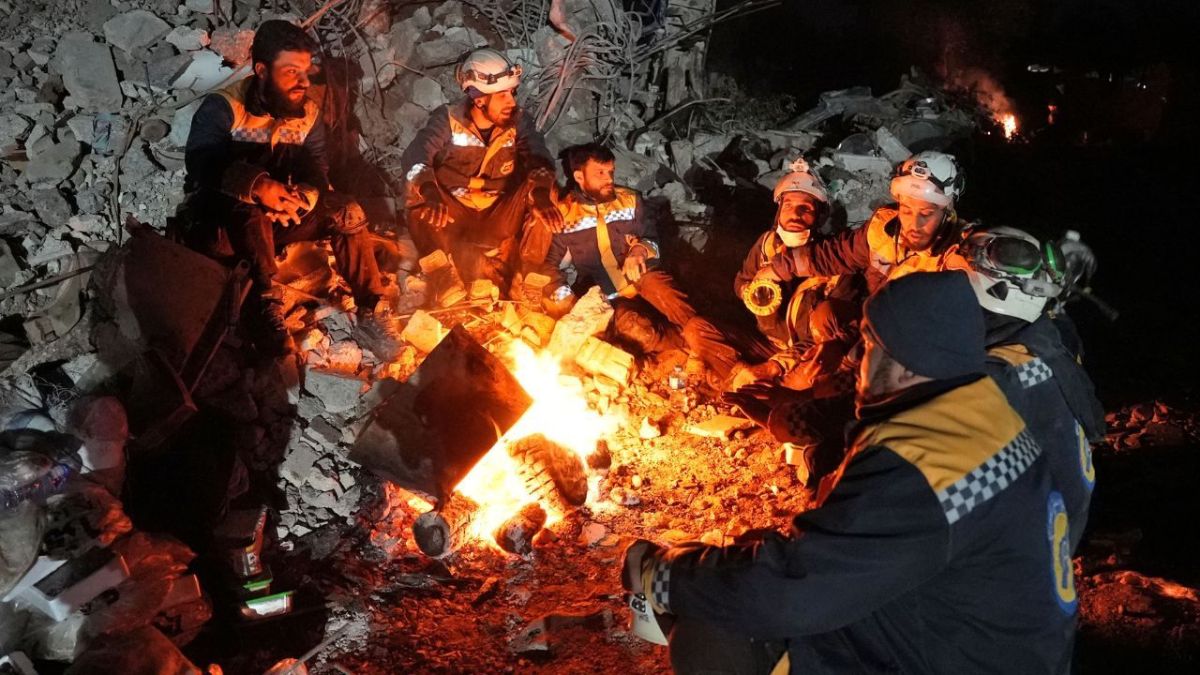 "الخوذ البيضاء" تناشد فرق الإنقاذ الدولية لمؤازرتها في شمال سوريا