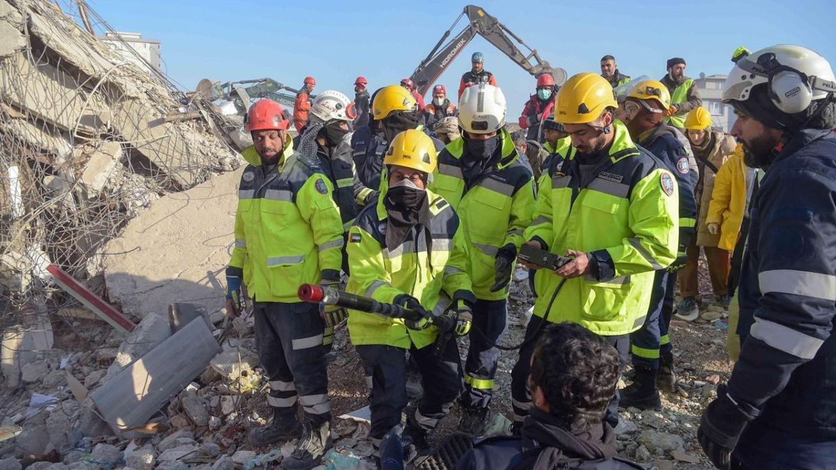 تركيا.. "الفارس الشهم" الإماراتية تنقذ شخصين بعد 120 ساعة تحت الأنقاض 2 تركيا.. "الفارس الشهم" الإماراتية تنقذ شخصين بعد 120 ساعة تحت الأنقاض