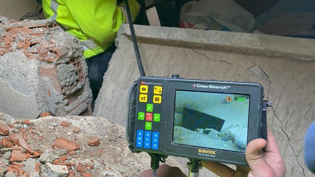 تركيا.. "الفارس الشهم" الإماراتية تنقذ شخصين بعد 120 ساعة تحت الأنقاض 1 تركيا.. "الفارس الشهم" الإماراتية تنقذ شخصين بعد 120 ساعة تحت الأنقاض