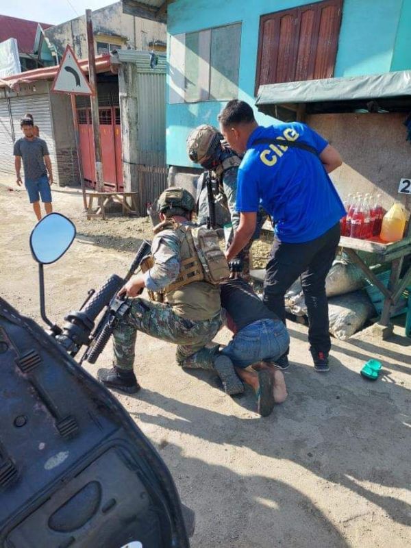 أفراد داعش تحت المجهر.. القبض على قائد بارز من جماعة أبو سياف في الفلبين 1 أفراد داعش تحت المجهر.. القبض على قائد بارز من جماعة أبو سياف في الفلبين