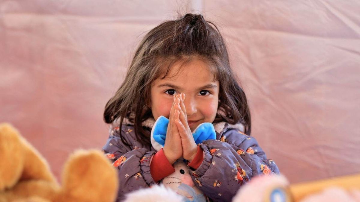 من الكابوس إلى حلم جميل.. مبادرة في تركيا لدعم أطفال ناجين من الزلزال 1 الهدف "تضميد جراح لأطفال".. متطوعون في تركيا يلعبون مع أطفال ناجين من الزلزال