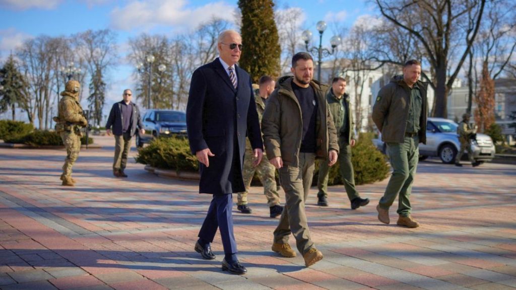 في خطوة مفاجئة.. دلالات زيارة بايدن لكييف قبيل ذكرى الحرب الأولى