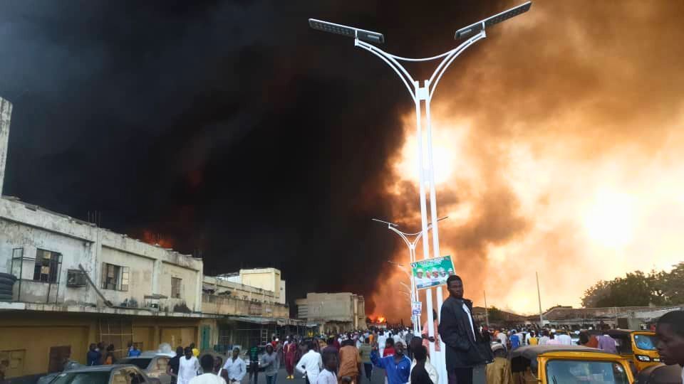حريق ضخم يدمر المحلات التجارية في نيجيريا