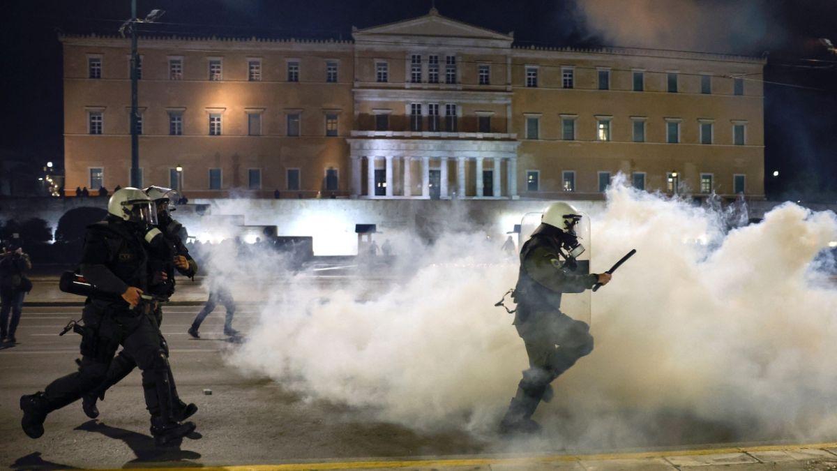 غضب واسع يعمّ اليونان على خلفية حادثة القطار والقضاء يأخذ مجراه