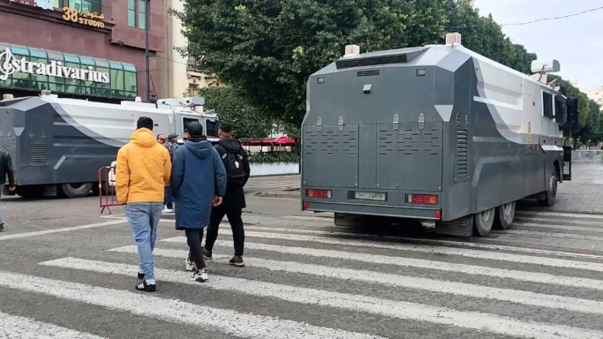 بالصور.. ماذا يحدث في تظاهرات تونس؟