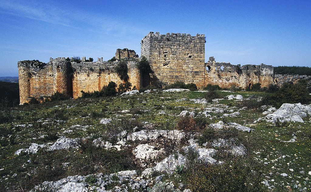 قلعة صلاح الدين.. إحدى أكبر قلاع سوريا مهددة بالسقوط 1 قلعة صلاح الدين.. إحدى أكبر قلاع سوريا مهددة بالسقوط