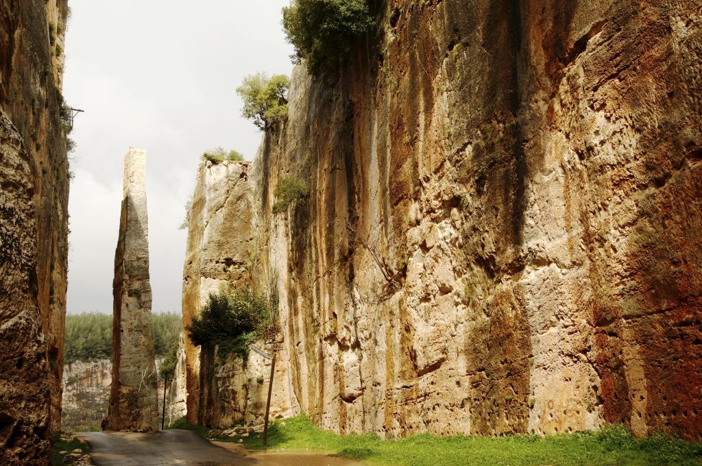 قلعة صلاح الدين.. إحدى أكبر قلاع سوريا مهددة بالسقوط 2 قلعة صلاح الدين.. إحدى أكبر قلاع سوريا مهددة بالسقوط