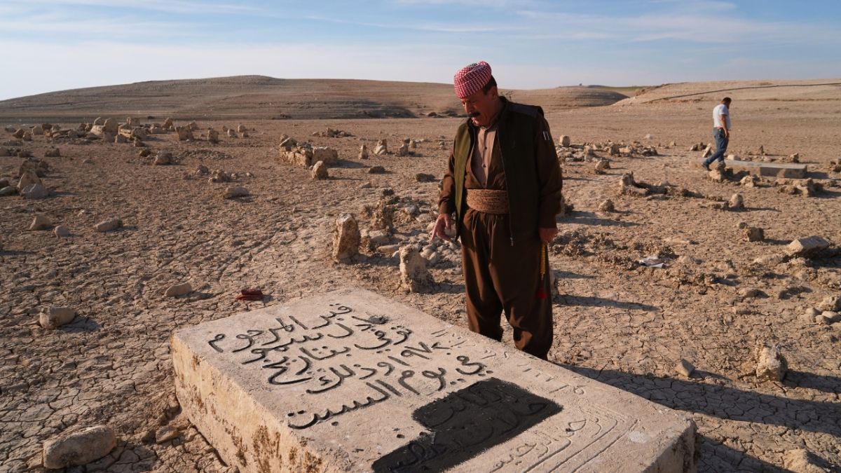 اختفت منذ 38 عامًا.. ظهور بقايا مزار ديني ومقبرة ومدرسة بالعراق بسبب الجفاف
