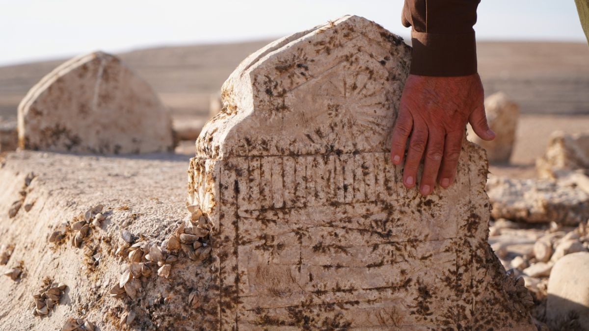 اختفت منذ 38 عامًا.. ظهور بقايا مزار ديني ومقبرة ومدرسة بالعراق بسبب الجفاف