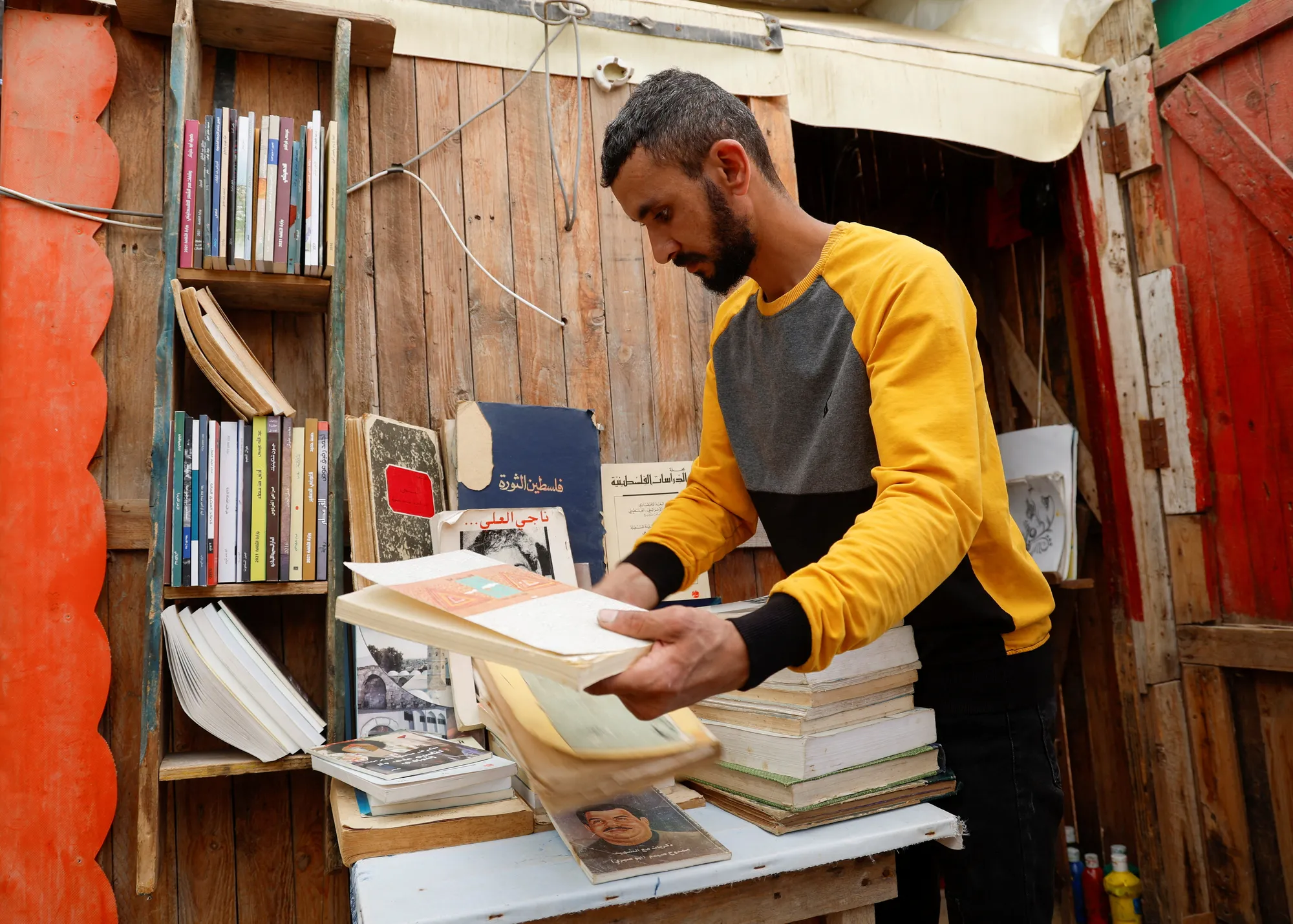 قارئ البحر.. حيث الهدوء والسكينة بعيدًا عن العالم الافتراضي