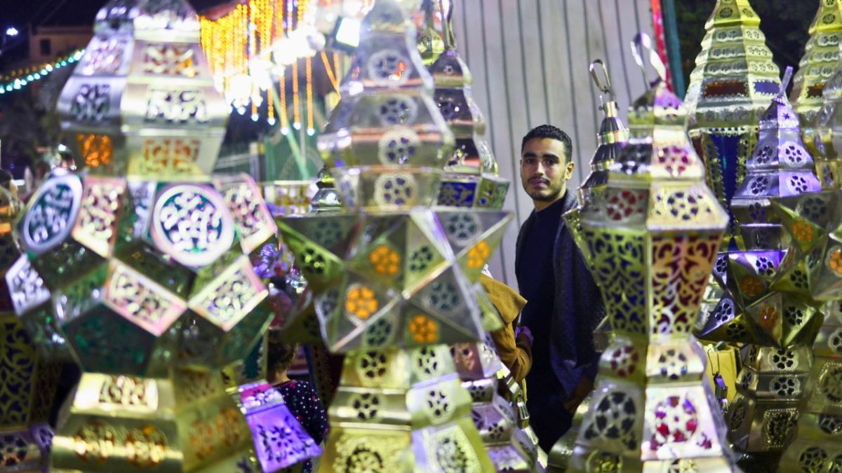 فانوس رمضان.. كيف أثرت أزمة الدولار على المبيعات في مصر؟