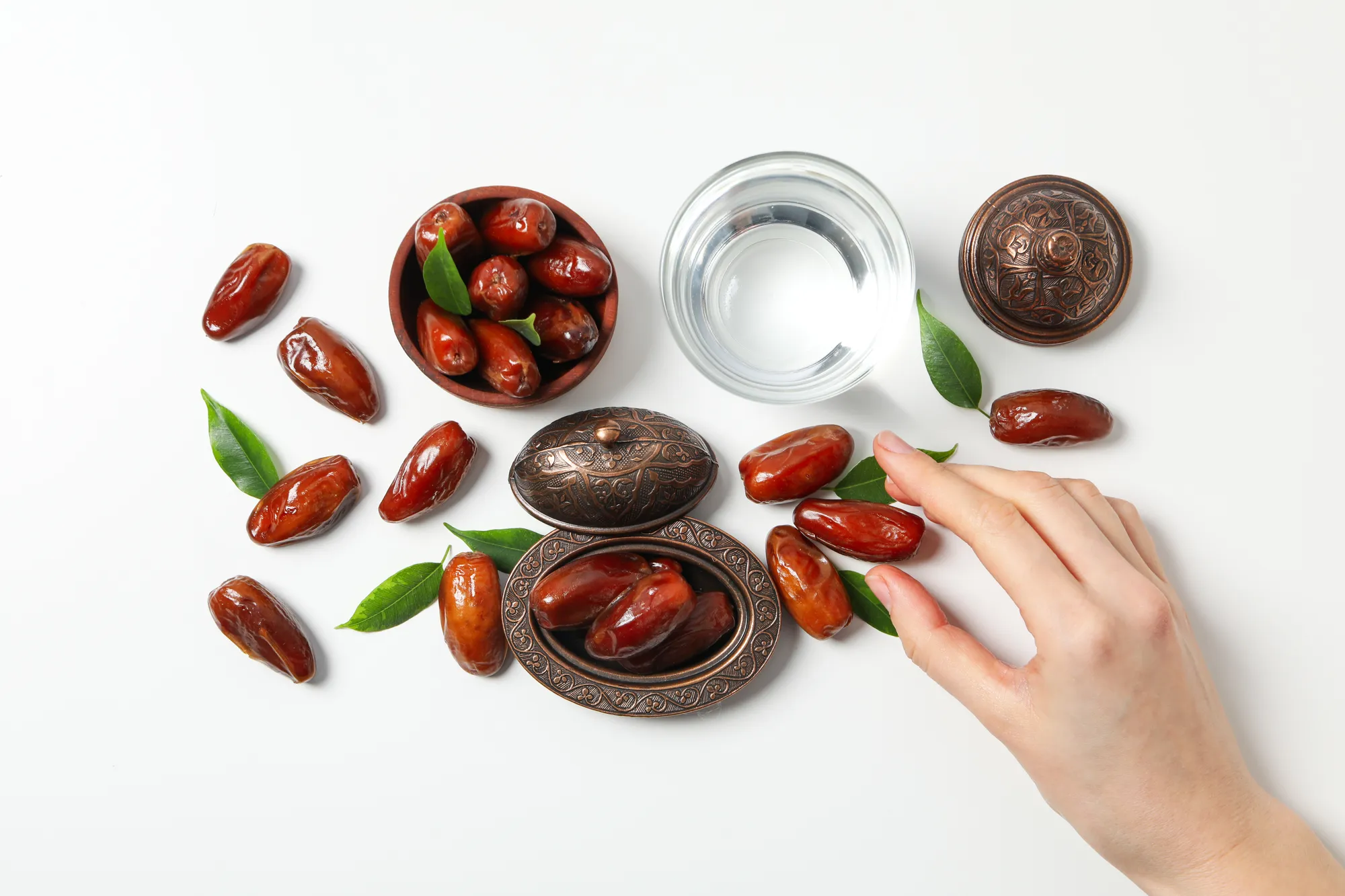 فوائد لا تحصى للإفطار على التمر والماء.. تعرف عليها 4 فوائد لا تحصى للإفطار على التمر والماء.. تعرف عليها