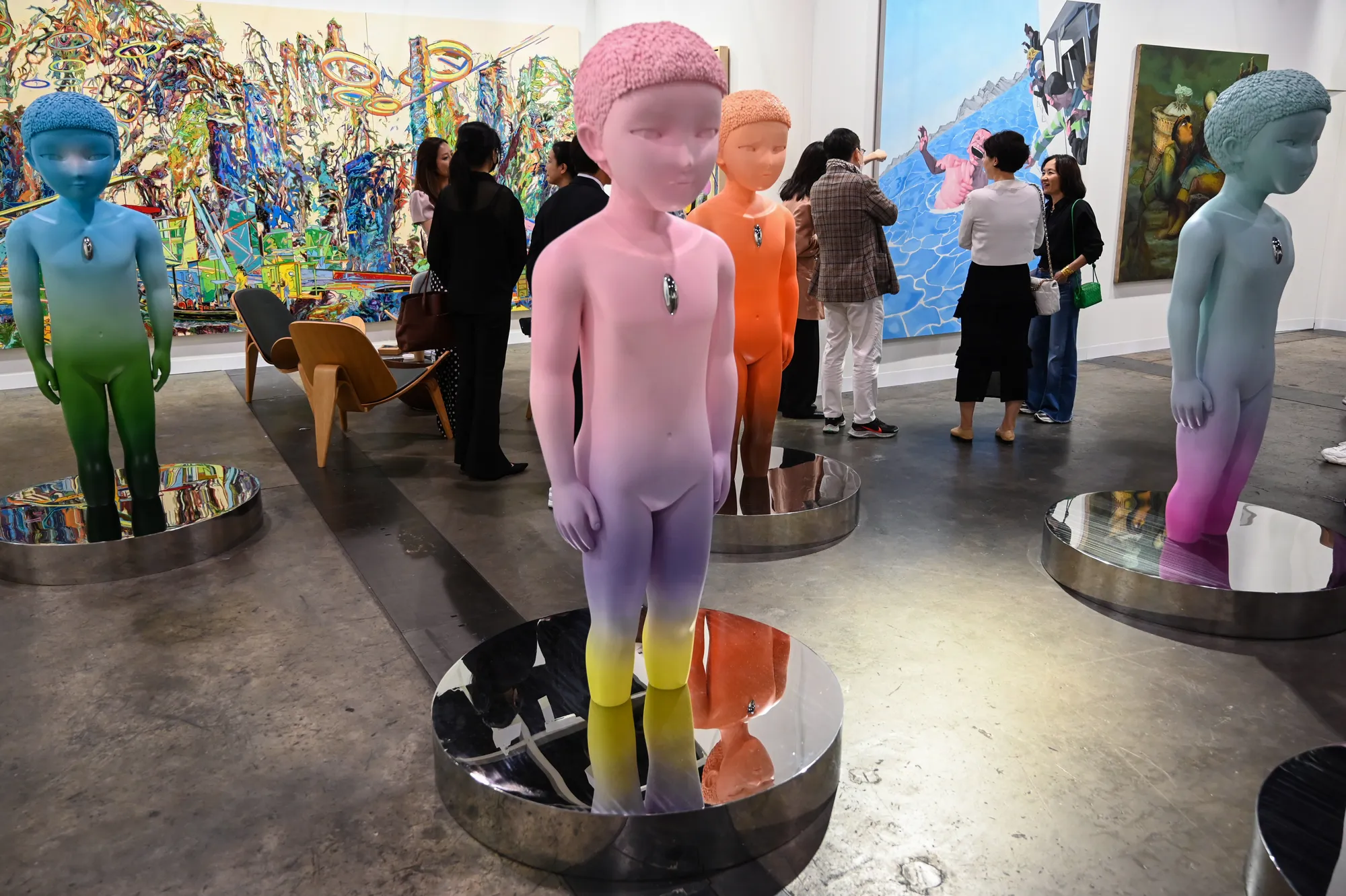 الشباب يعيدون لمعرض "آرت بازل هونغ كونغ" بريق ما قبل الجائحة