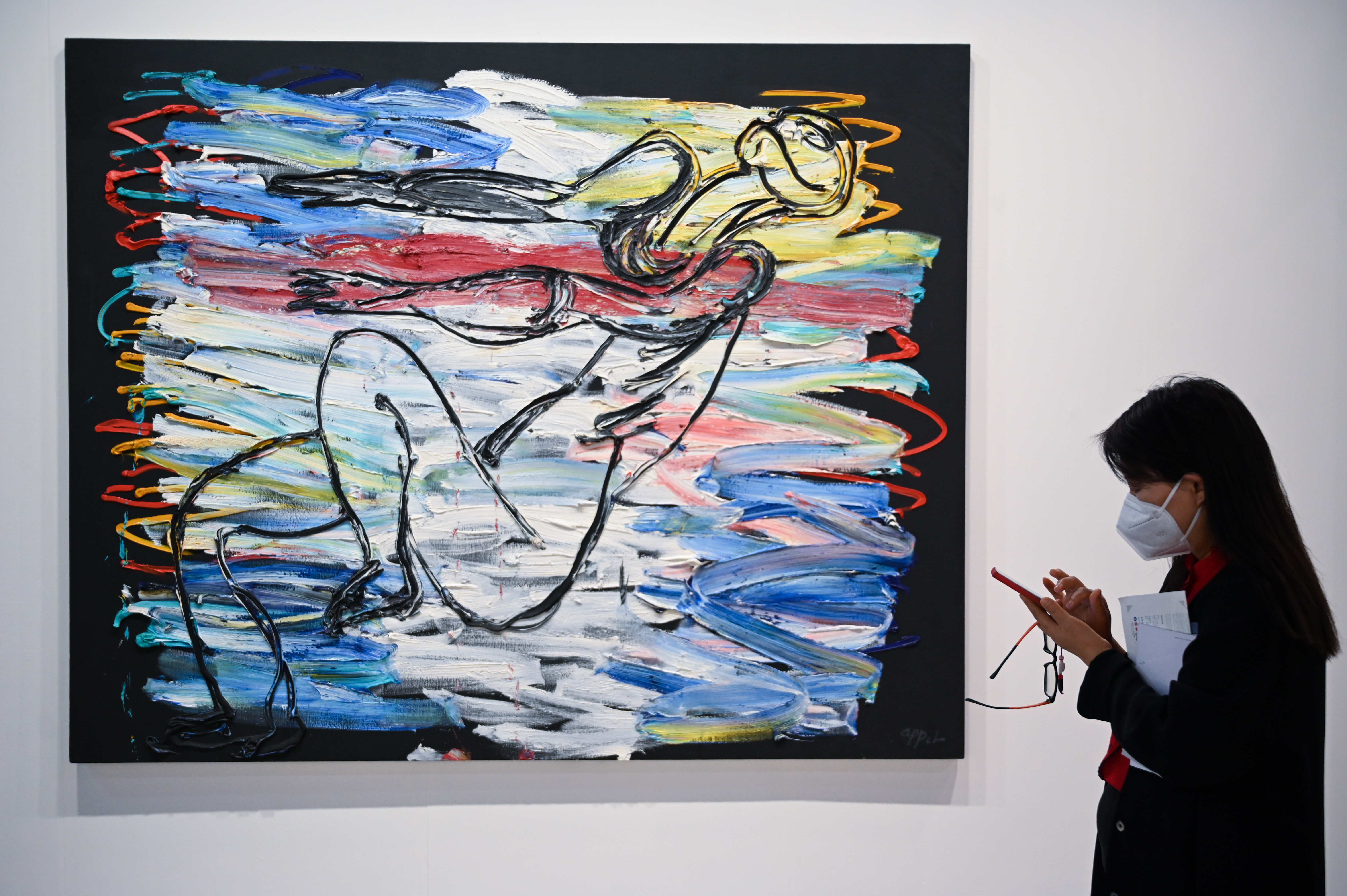 الشباب يعيدون لمعرض "آرت بازل هونغ كونغ" بريق ما قبل الجائحة