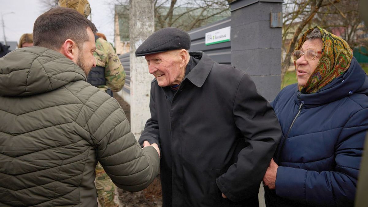 في ذكرى "الانسحاب" من بوتشا.. زيلينسكي يعد بهزيمة "الشر الروسي"