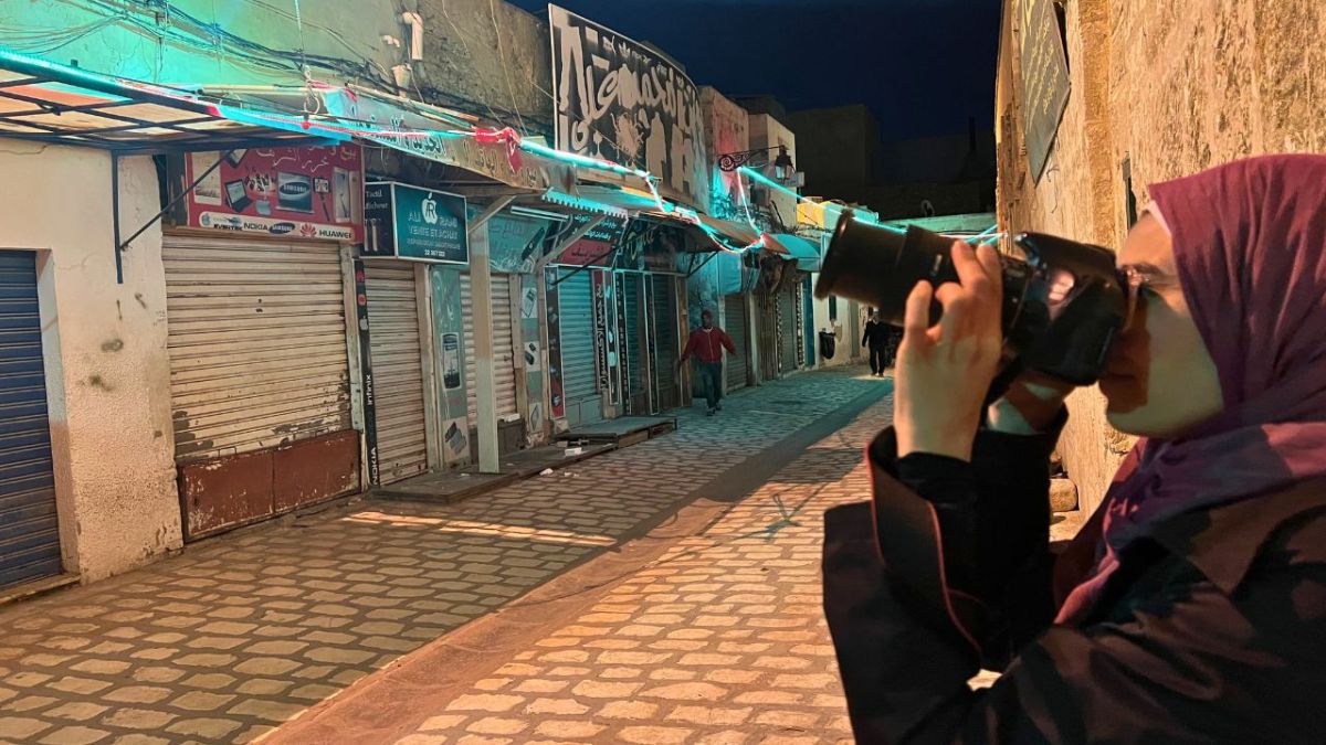 شباب صفاقس يخرج للمدينة العتيقة في المساء لتعلم التصوير الليلي والتاريخ 3 شباب صفاقس يخرج للمدينة العتيقة في المساء لتعلم التصوير الليلي والتاريخ