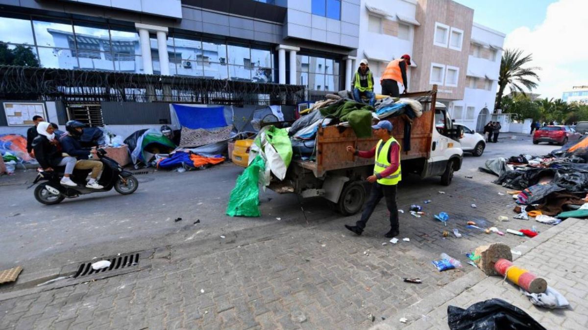 بالغاز المسيل للدموع.. الشرطة تفض اعتصاما لطالبي اللجوء في تونس 2 صدامات بين الشرطة وطالبي اللجوء في تونس