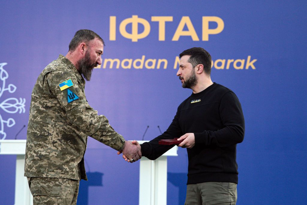 "مأدبة إفطار سنويًا للجنود المسلمين".. كيف أعلن زيلينسكي احترامه لشهر رمضان؟