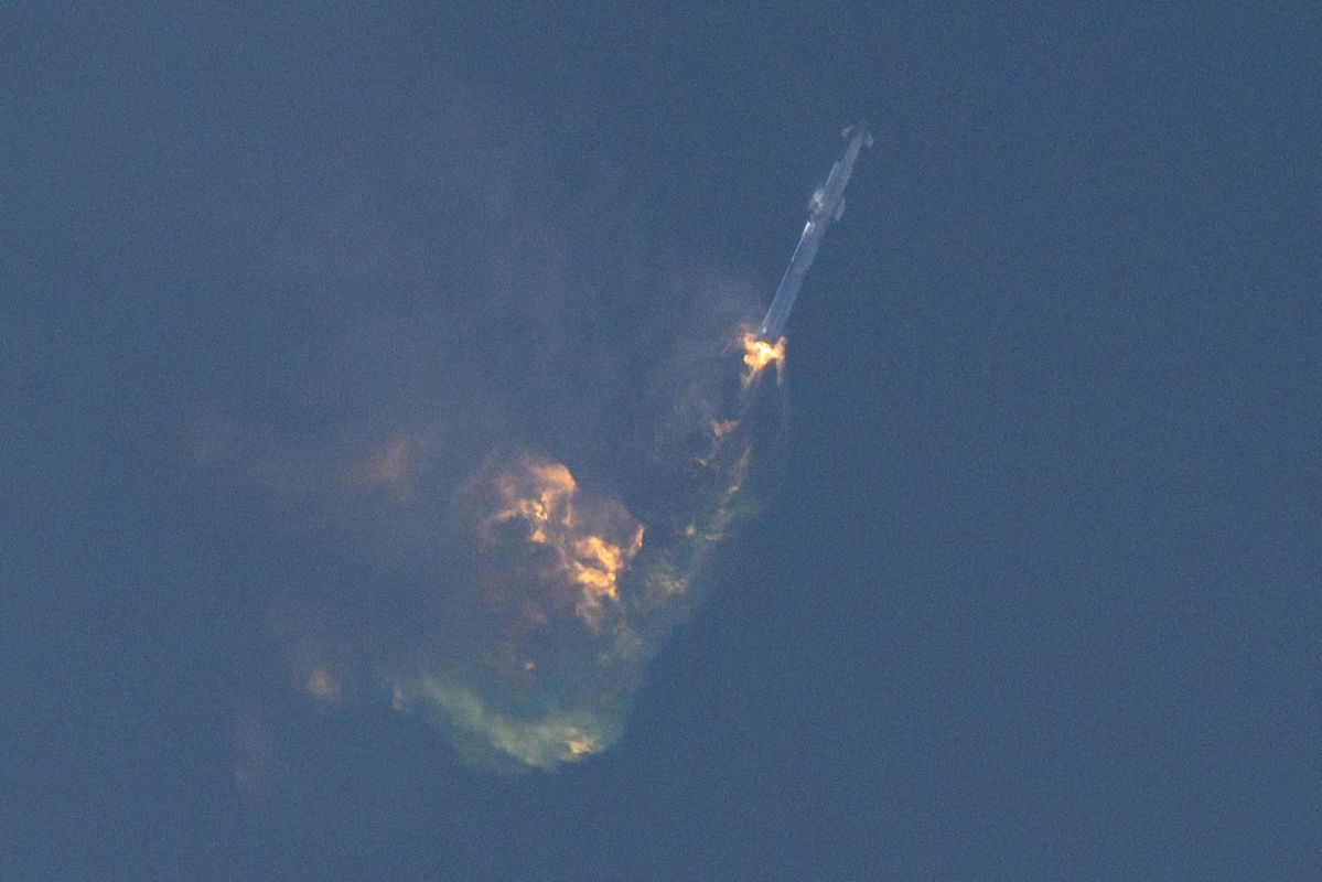 انفجار صاروخ "ستارشيب" من "سبايس إكس" عقب إطلاقه.. وإيلون ماسك يعلق