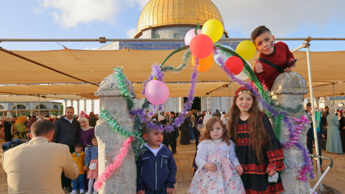 بالصور.. ملامح الفرحة تٌرسم على وجوه الأطفال في عيد الفطر
