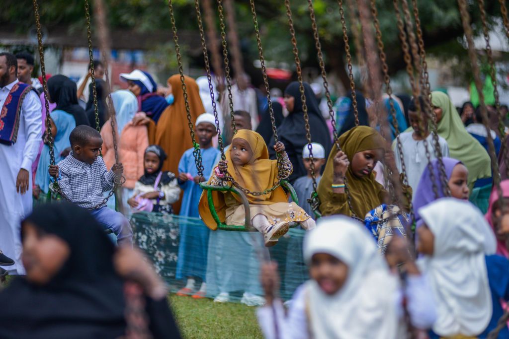 بالحناء والألعاب والغناء.. كيف احتفل نحو نصف مليار مسلم في أفريقيا بعيد الفطر؟