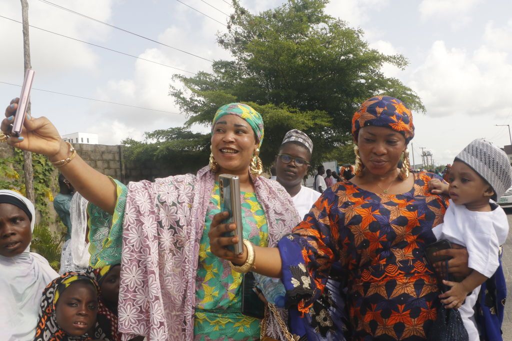 بالحناء والألعاب والغناء.. كيف احتفل نحو نصف مليار مسلم في أفريقيا بعيد الفطر؟