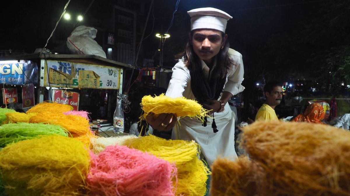 رغم الأزمات السياسية والاقتصادية.. المسلمون يستقبلون عيد الفطر بأجواء مميزة