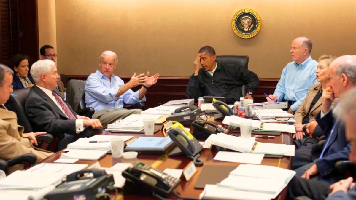 اجتماع "ميكي ماوس" وغرفة عمليات أشبه بـ"الحرب".. 900 صورة توثق لحظات ما قبل إعلان البيت الأبيض عن مقتل أسامة بن لادن