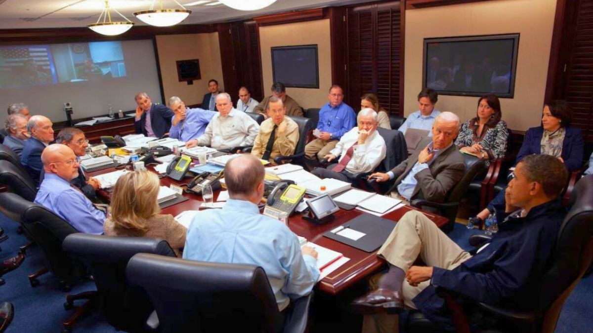 اجتماع "ميكي ماوس" وغرفة عمليات أشبه بـ"الحرب".. 900 صورة توثق لحظات ما قبل إعلان البيت الأبيض عن مقتل أسامة بن لادن