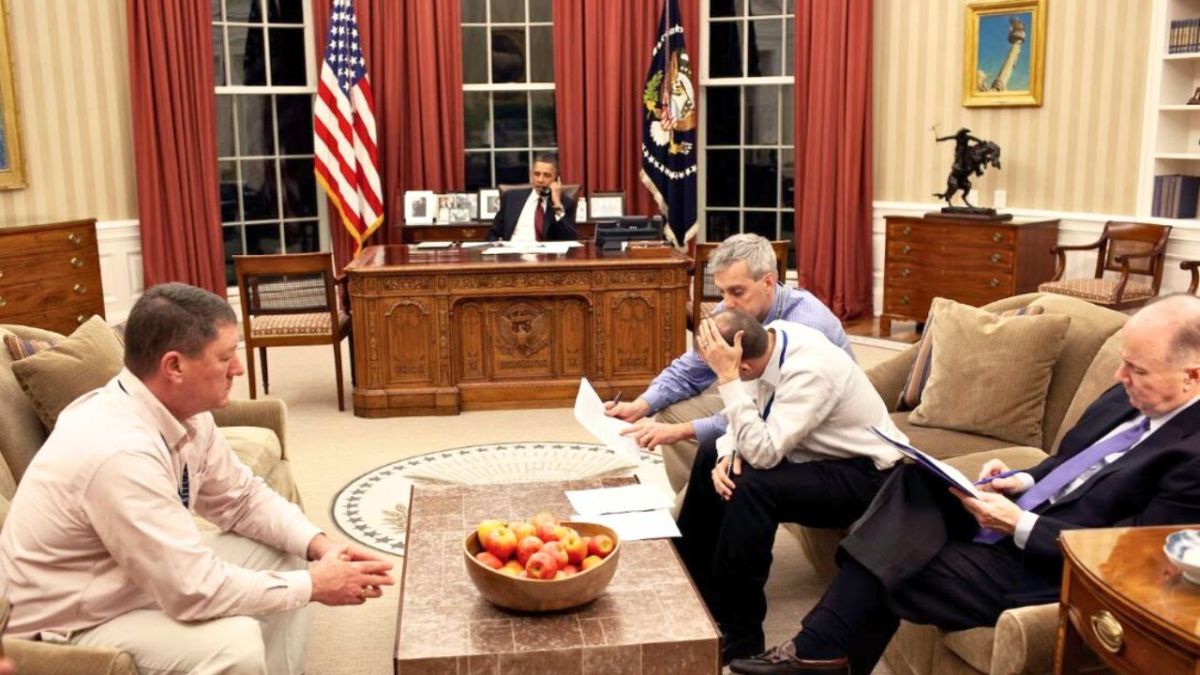 اجتماع "ميكي ماوس" وغرفة عمليات أشبه بـ"الحرب".. 900 صورة توثق لحظات ما قبل إعلان البيت الأبيض عن مقتل أسامة بن لادن